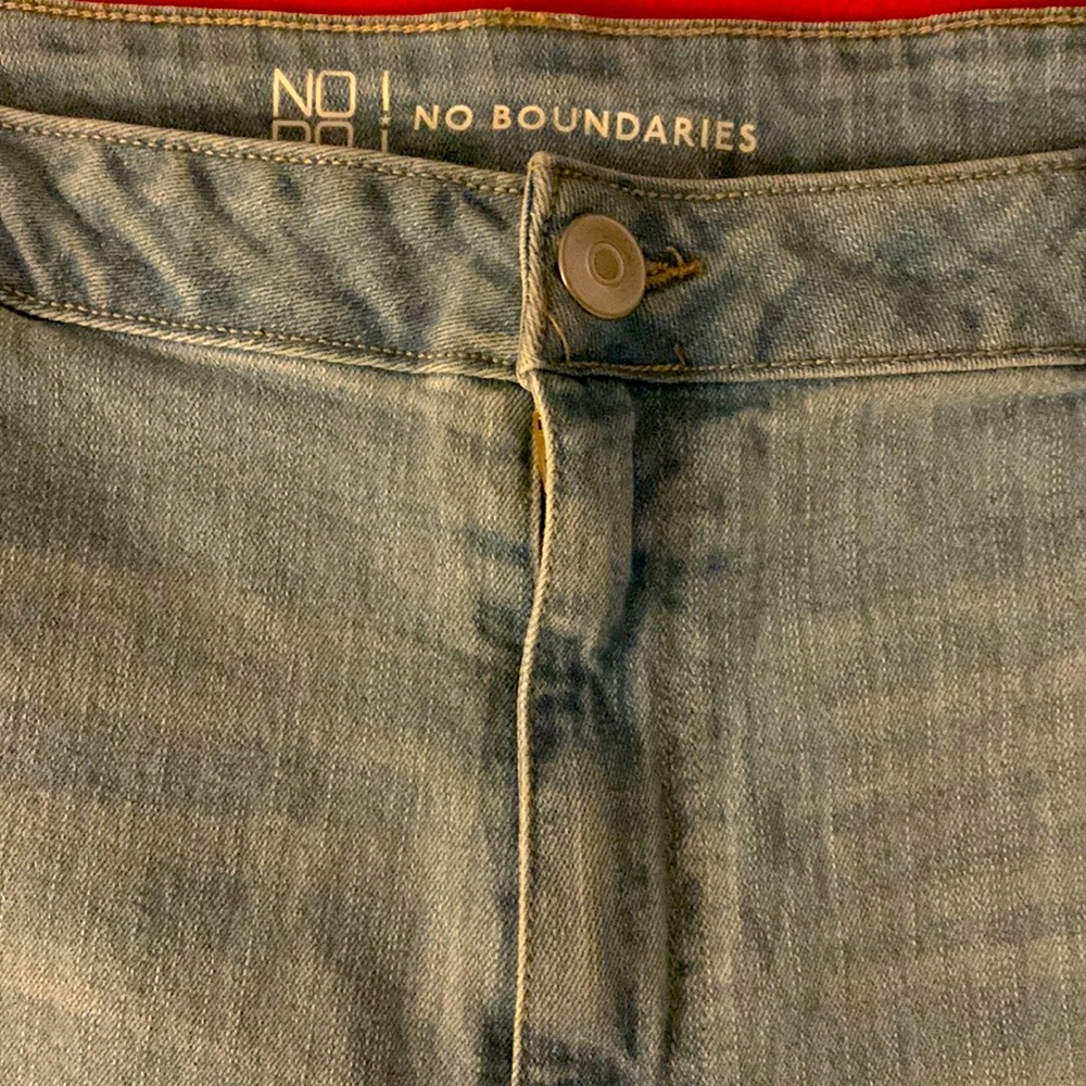 No Boundaries Mom Jean Light Wash